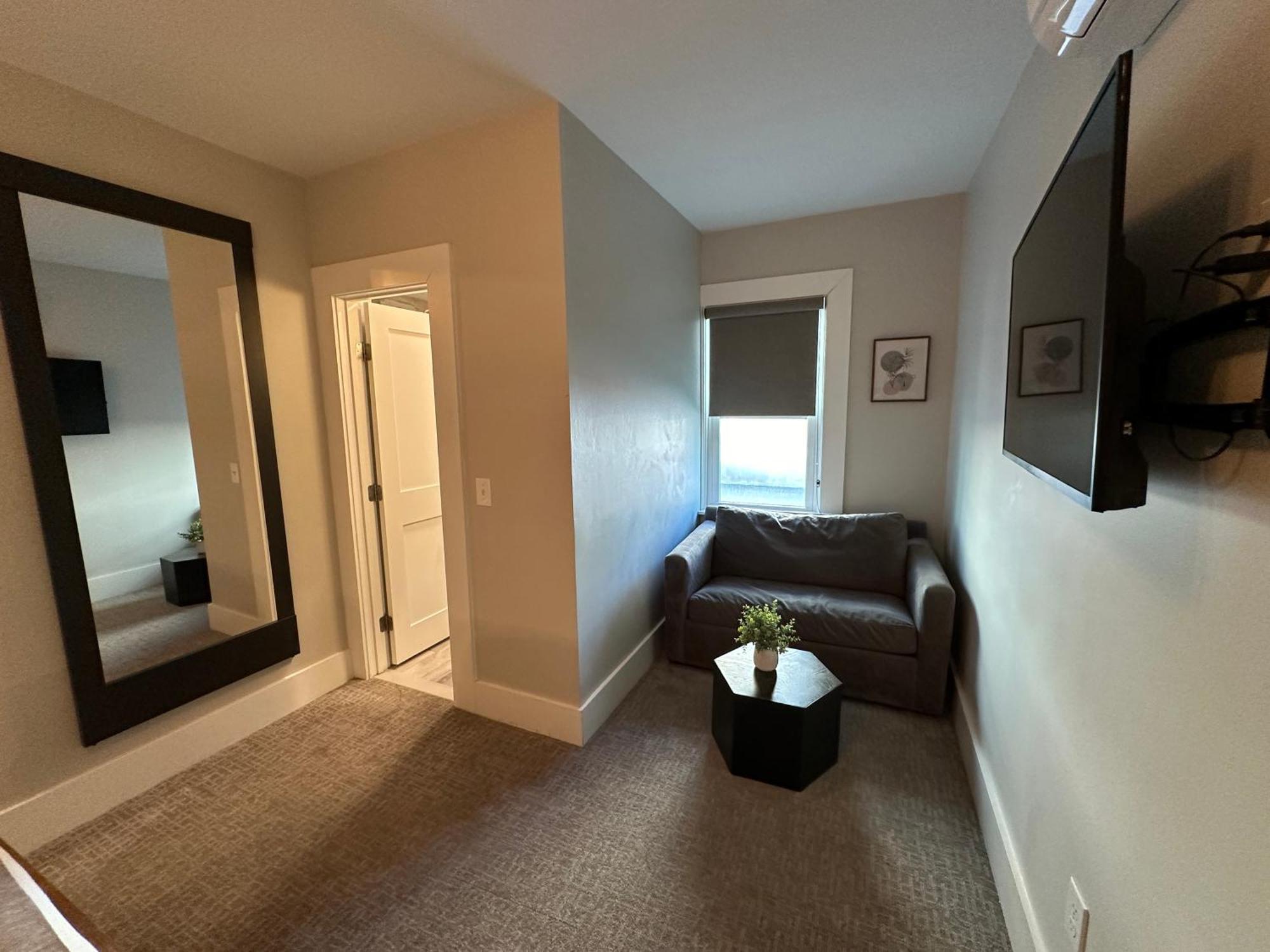 Entire Modern 7 Unit 7 Bath Boutique Inn Newport Exterior photo